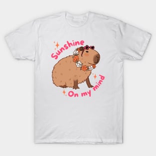 Sunshine on my mind a cute capybara ready for Summer vacation T-Shirt